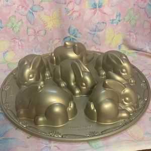 Easter Bunny cakelet pan. Makes 6 cakes or chocolate bunnies. Brand new